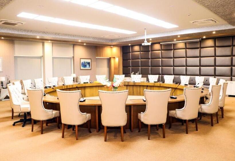 هتل Circle Club Faisalabad