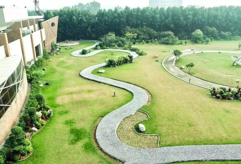 هتل Circle Club Faisalabad