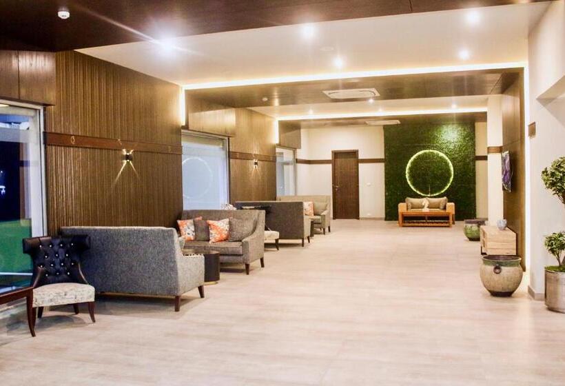 هتل Circle Club Faisalabad