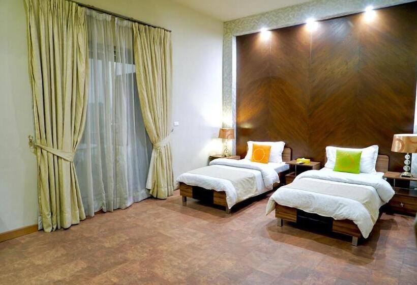 هتل Circle Club Faisalabad