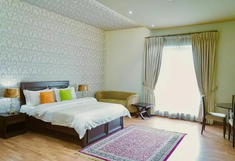 هتل Circle Club Faisalabad