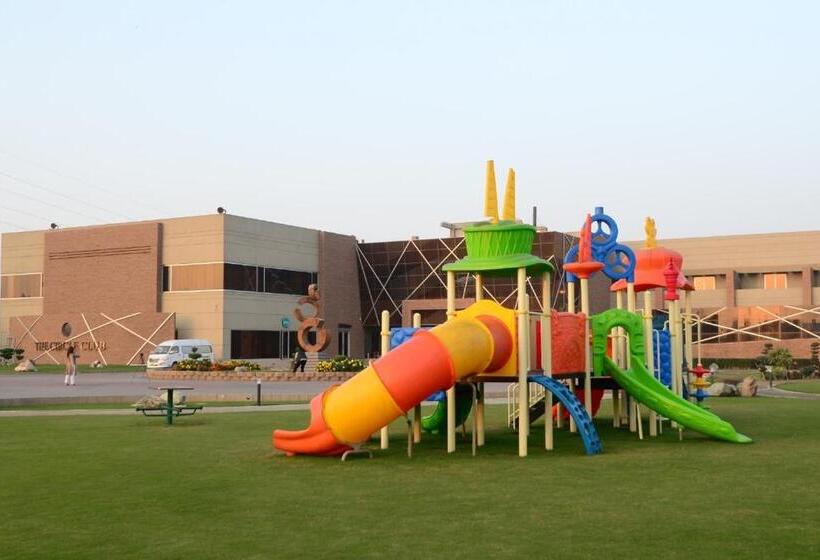 هتل Circle Club Faisalabad