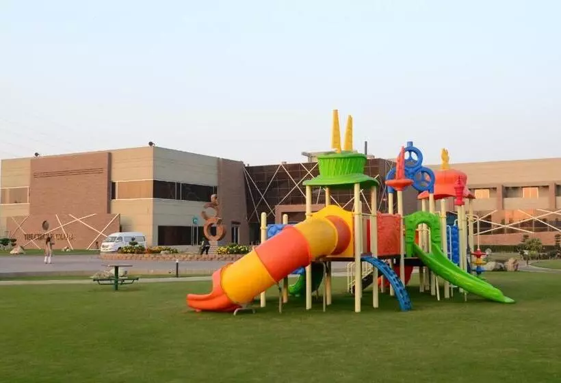 هتل Circle Club Faisalabad