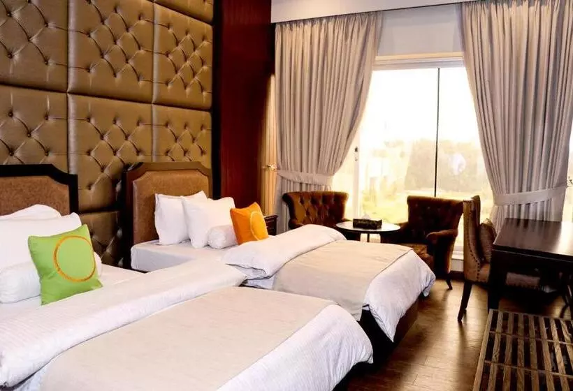 هتل Circle Club Faisalabad