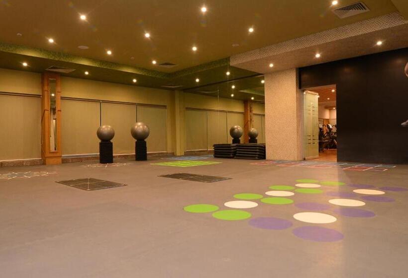 هتل Circle Club Faisalabad