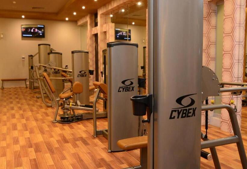 هتل Circle Club Faisalabad