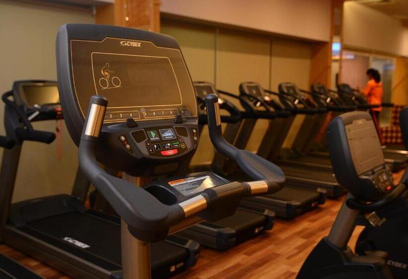 هتل Circle Club Faisalabad