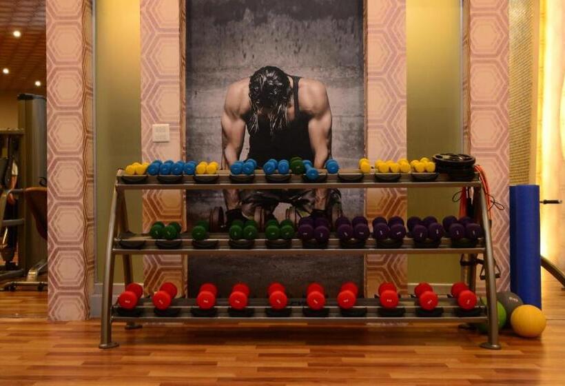 هتل Circle Club Faisalabad