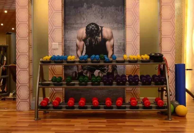 هتل Circle Club Faisalabad