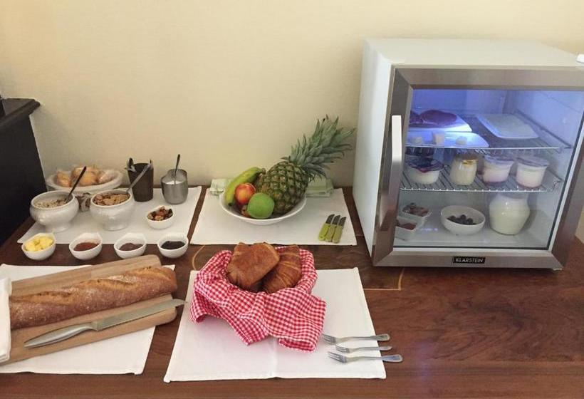 민박 Butterworth Manoir