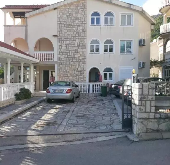 Bed and Breakfast Guesthouse Vila Tamburic