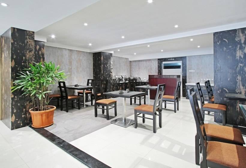 Itsy Hotels Jansi Residency