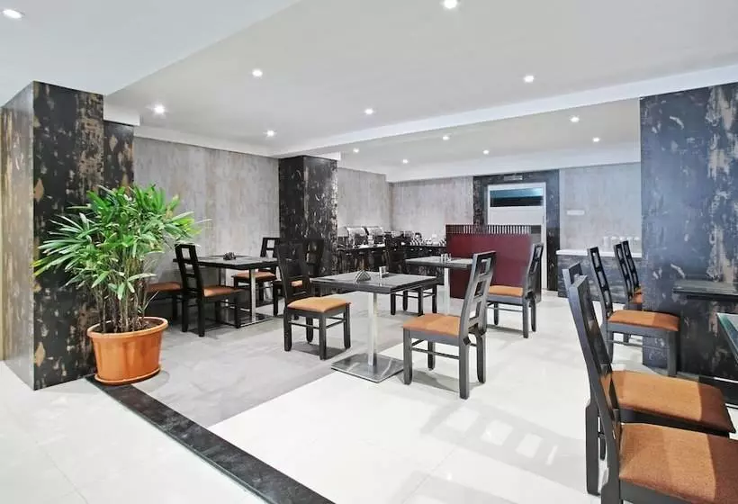 Itsy Hotels Jansi Residency