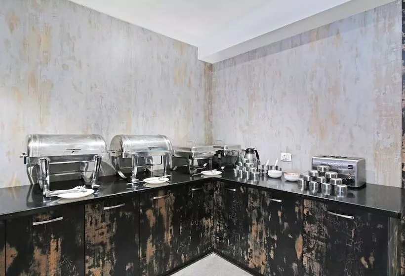 Itsy Hotels Jansi Residency