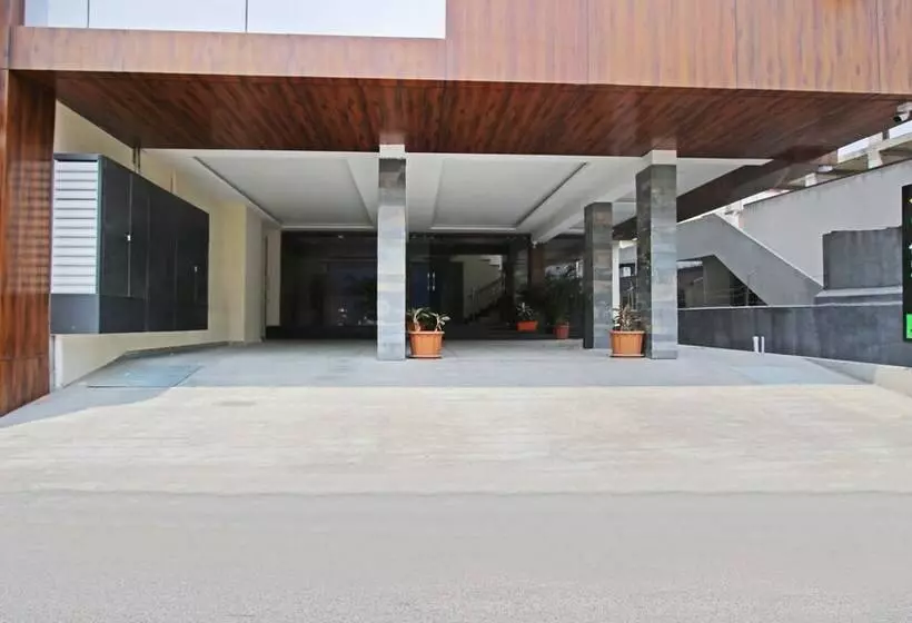 Itsy Hotels Jansi Residency