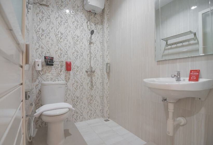 فندق Reddoorz Near Islamic Center Samarinda