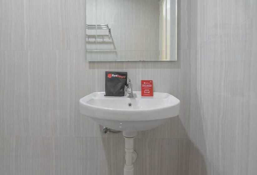 فندق Reddoorz Near Islamic Center Samarinda