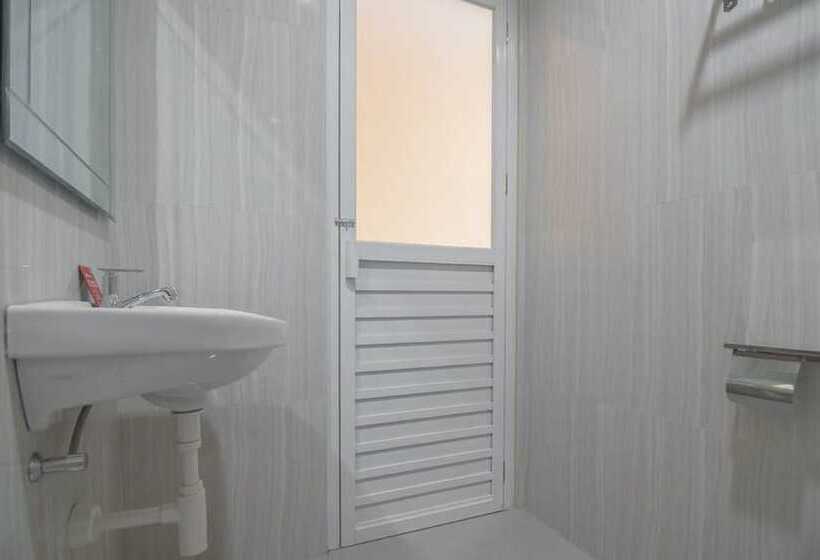 فندق Reddoorz Near Islamic Center Samarinda