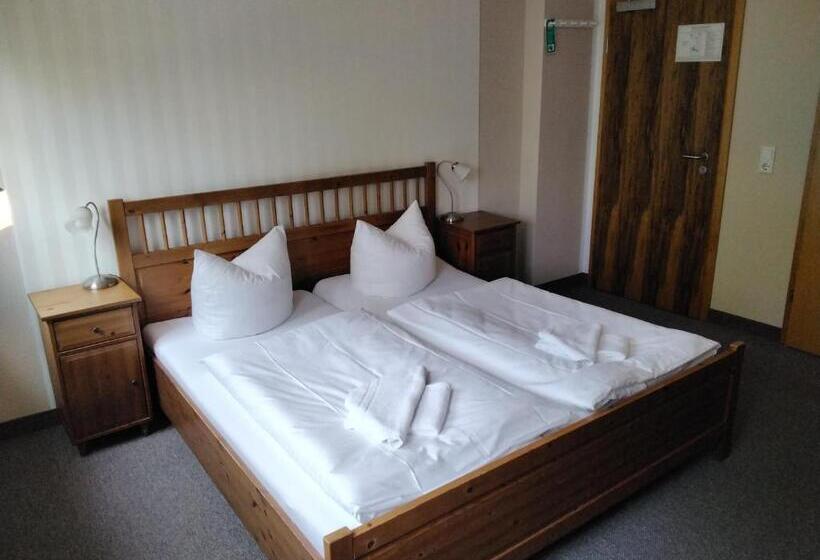 بنسيون Am Weinbergschloss