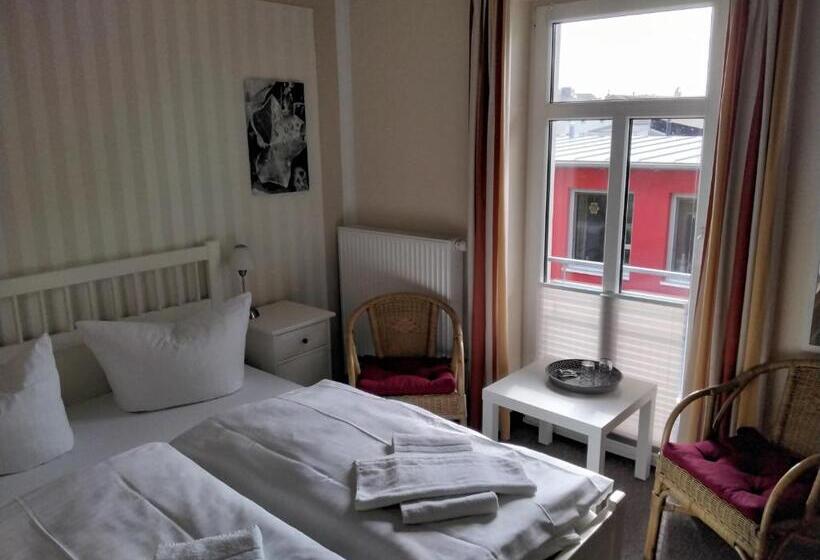 بنسيون Am Weinbergschloss