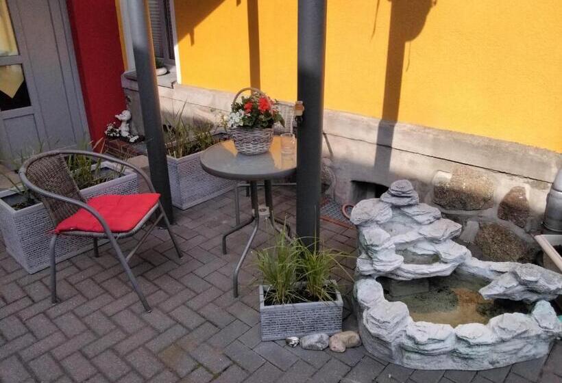 بنسيون Am Weinbergschloss