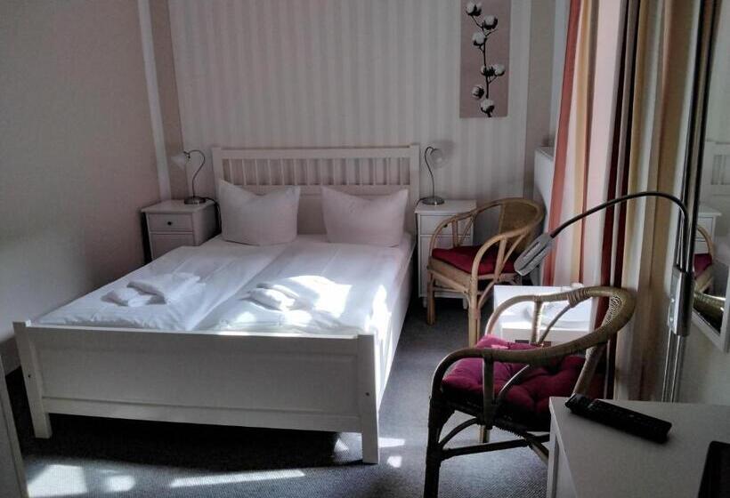 بنسيون Am Weinbergschloss