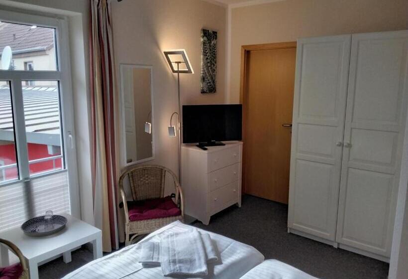 بنسيون Am Weinbergschloss