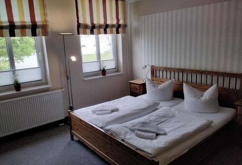 بنسيون Am Weinbergschloss