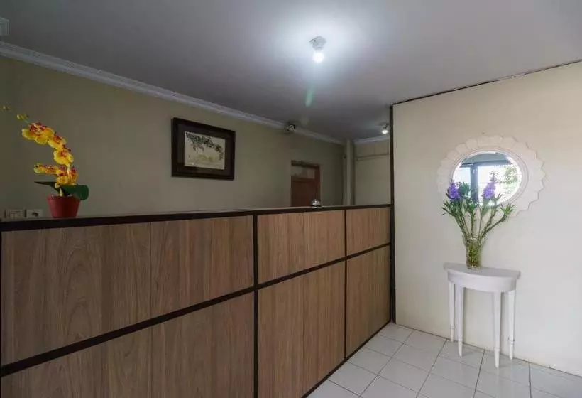 Majatalo Reddoorz Near Cikampek Mall Karawang