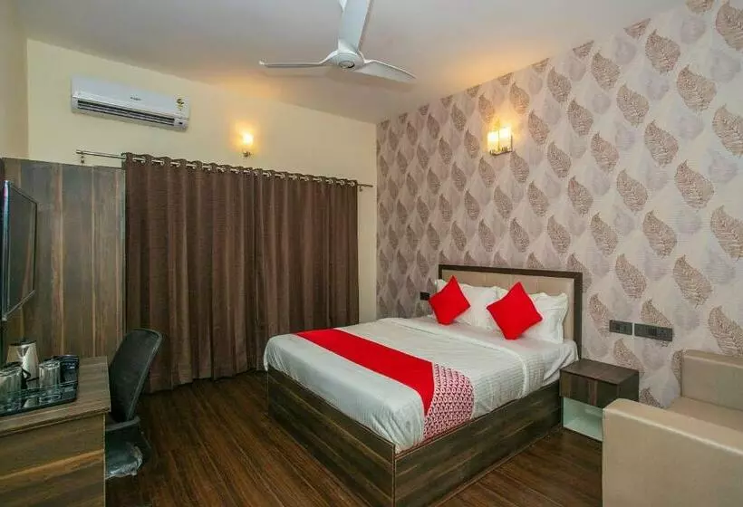 ホテル Collection O Premium Eden Au Lac Near Sri Someshwara Swami Temple