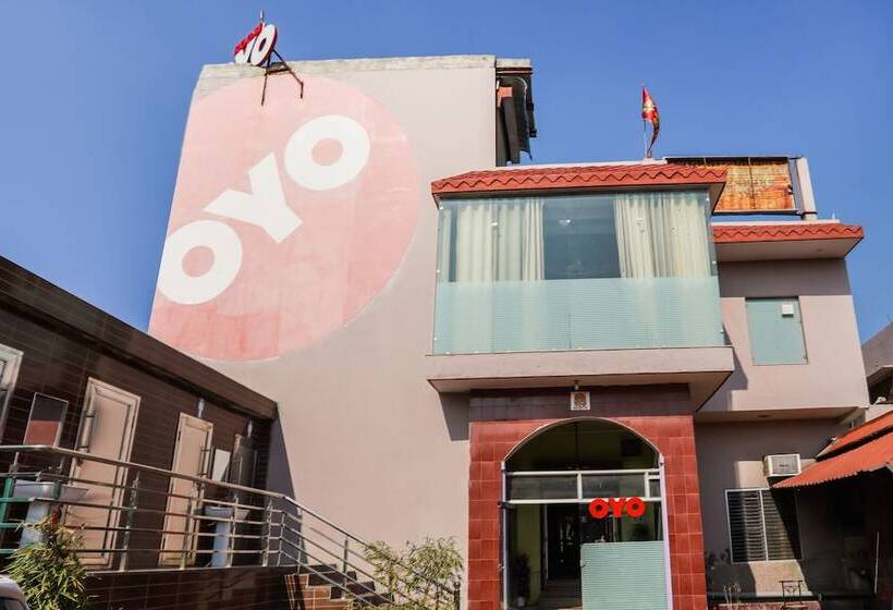 Hotel Oyo 30366 German Cafe