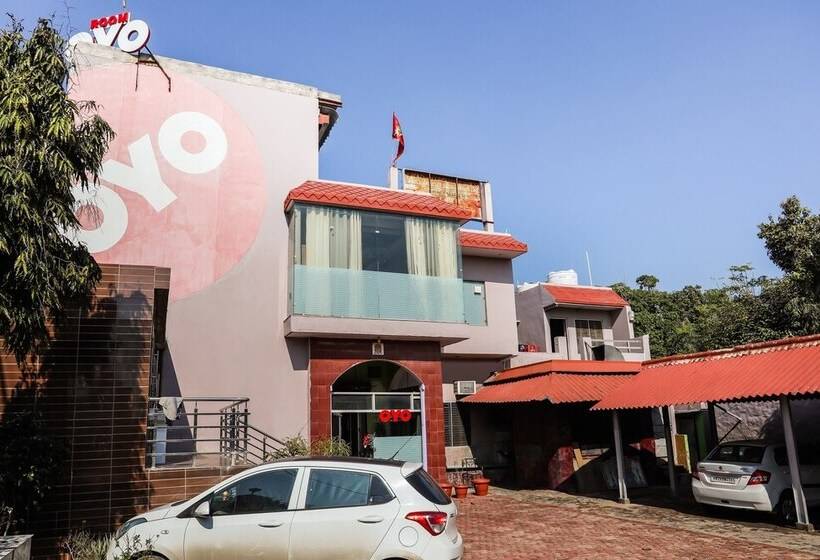 Hotel Oyo 30366 German Cafe