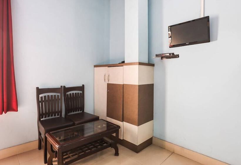 Hotel Oyo 30366 German Cafe