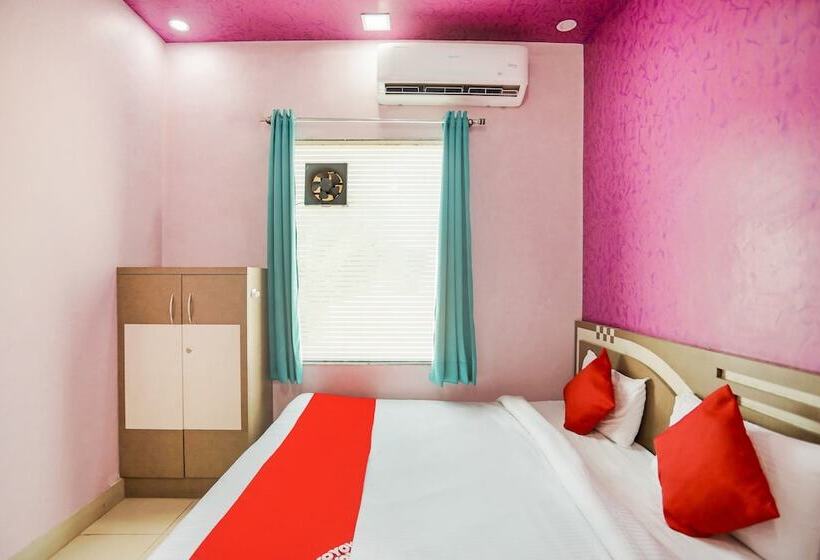 Hotel Oyo 30366 German Cafe