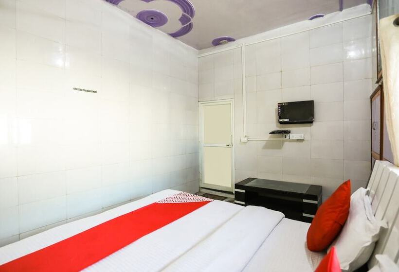 Hotel Oyo 30366 German Cafe