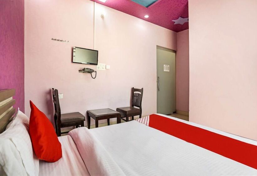 Hotel Oyo 30366 German Cafe