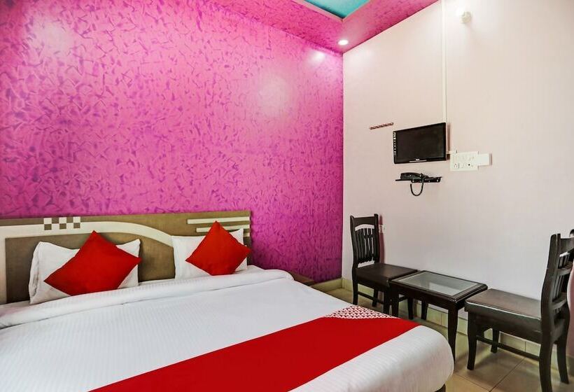 Hotel Oyo 30366 German Cafe