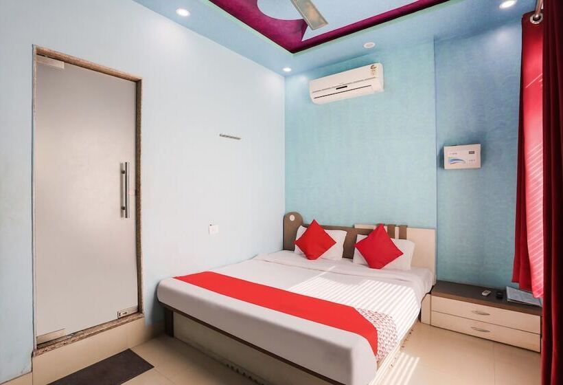 Hotel Oyo 30366 German Cafe