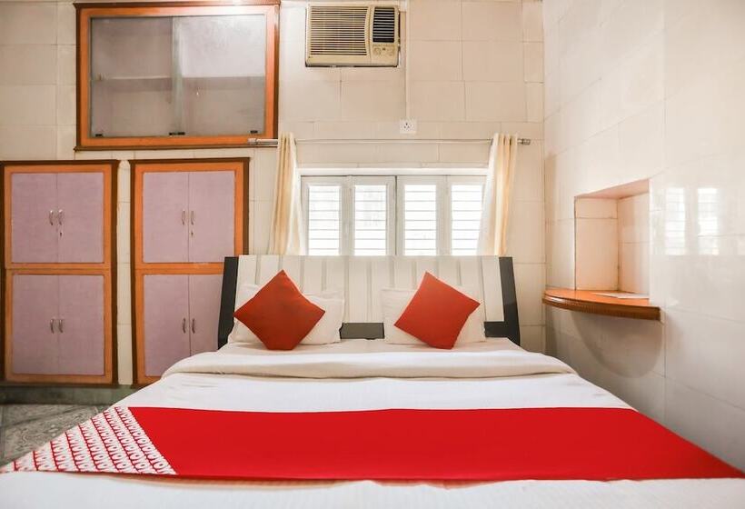 Hotel Oyo 30366 German Cafe