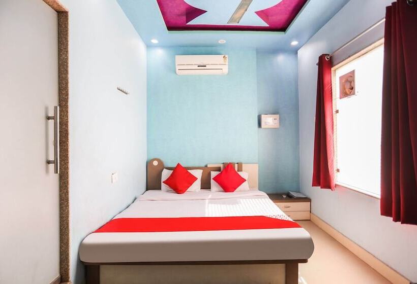 Hotel Oyo 30366 German Cafe