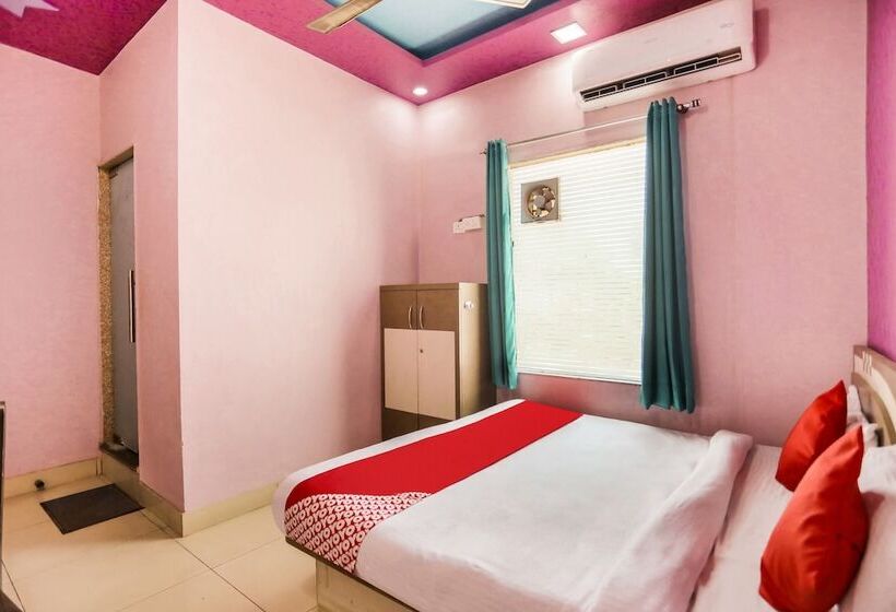 Hotel Oyo 30366 German Cafe