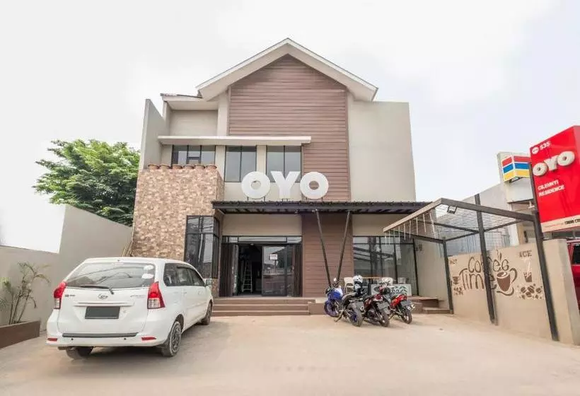 ホテル Oyo 535 Cileunyi Residence