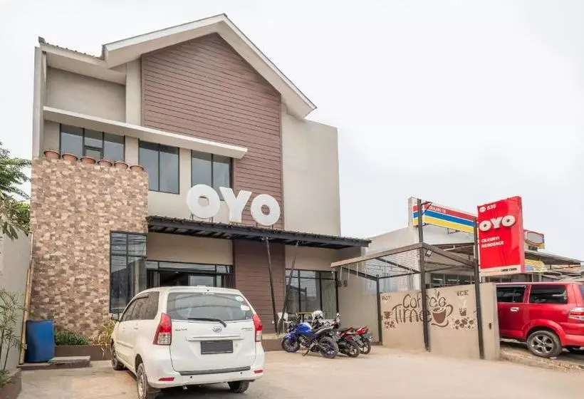 ホテル Oyo 535 Cileunyi Residence