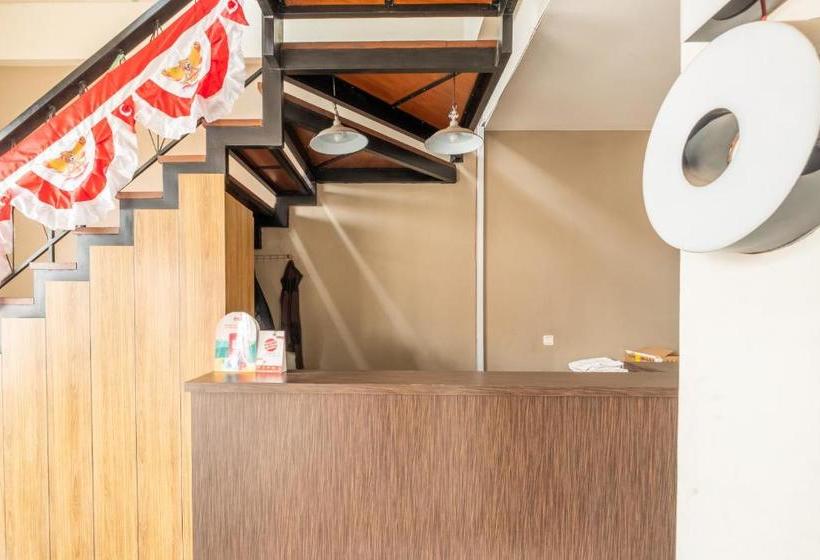 Hotel Oyo 535 Cileunyi Residence