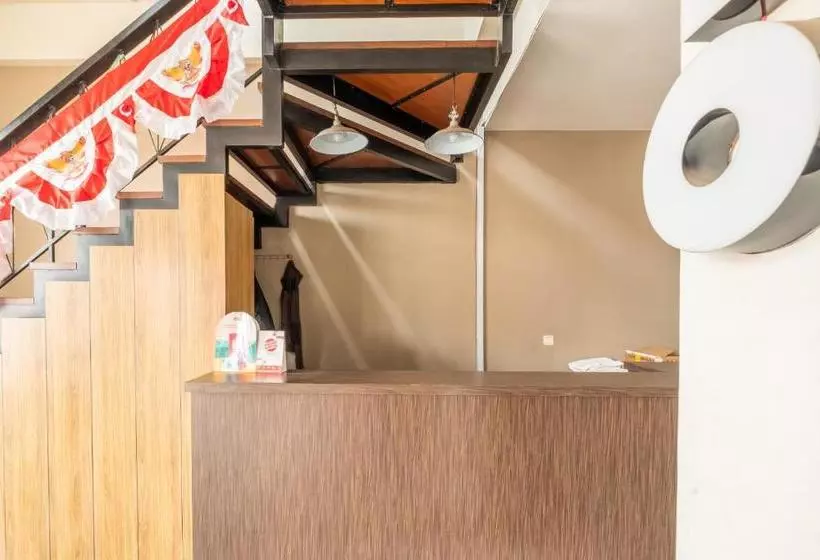 ホテル Oyo 535 Cileunyi Residence