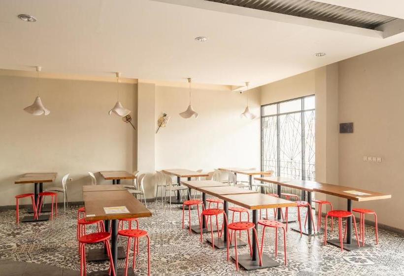 Hotel Oyo 535 Cileunyi Residence