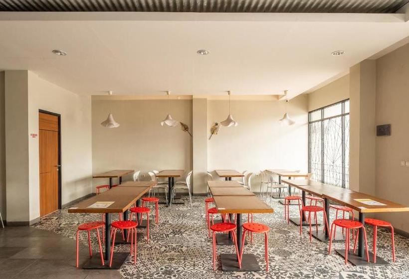 Hotel Oyo 535 Cileunyi Residence