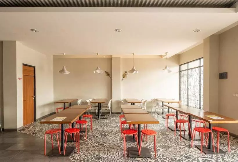 ホテル Oyo 535 Cileunyi Residence