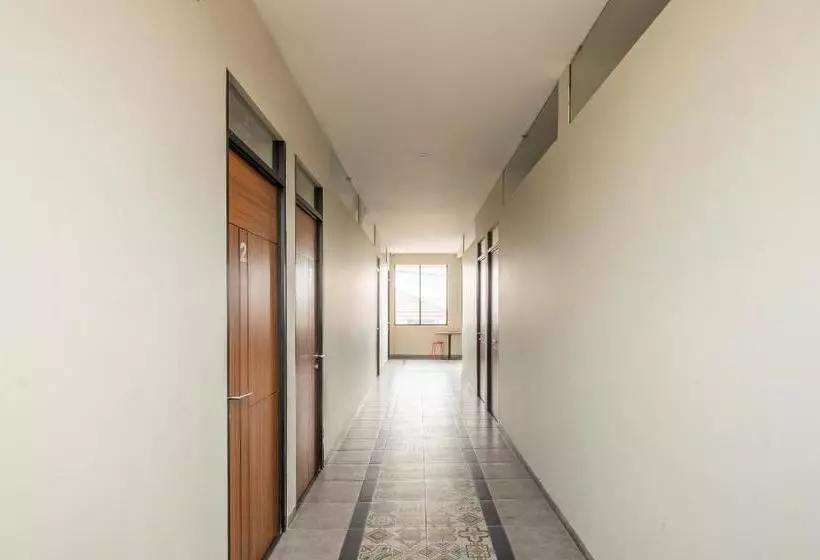 ホテル Oyo 535 Cileunyi Residence