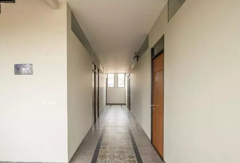 ホテル Oyo 535 Cileunyi Residence